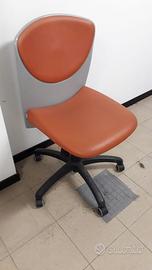Poltroncina ufficio grigio e arancio