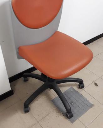 Poltroncina ufficio grigio e arancio