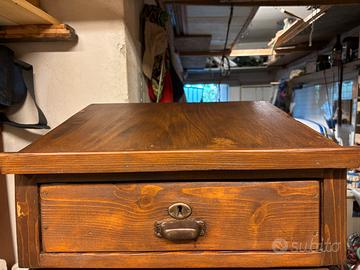 Mobiletto rustico vintage con cassetto
