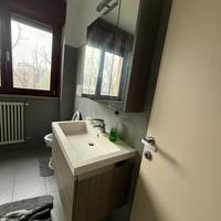 Letto + cameretta + scrivania, lavabo, armadio