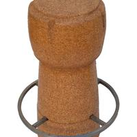 Sgabello in sughero a forma di tappo di spumante