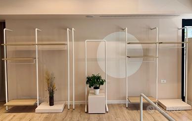 ARREDAMENTO COMPLETO PER NEGOZIO
