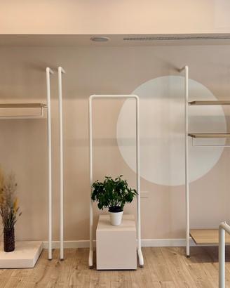 ARREDAMENTO COMPLETO PER NEGOZIO