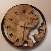 Orologio da parete in radica di ulivo