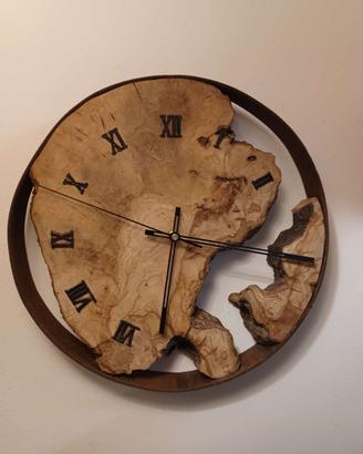 Orologio da parete in radica di ulivo