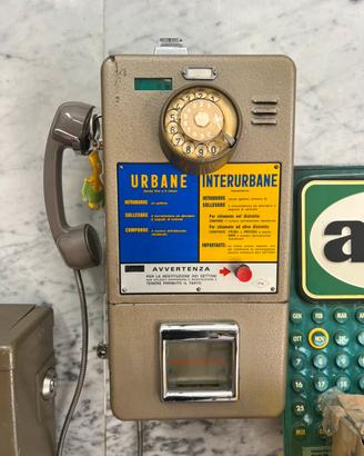 Telefono a gettoni modello anni 60