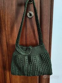 Borsa verde all'uncinetto
