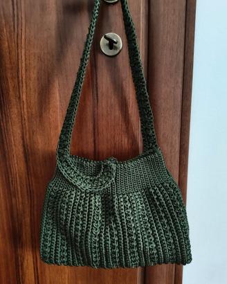 Borsa verde all'uncinetto