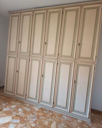 armadio in legno 