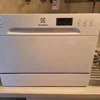 Electrolux Lavastoviglie Compatta ESF2400OW