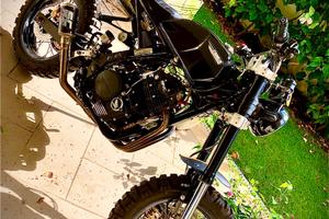 Scrambler (su base Honda NX 650 Dominator)