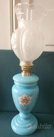 Lampada/lume a olio/petrolio in opalina celeste