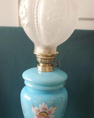 Lampada/lume a olio/petrolio in opalina celeste