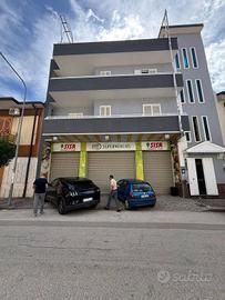 Immobile di 800 m² con 4 locali a Villa Literno