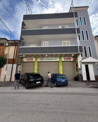 Immobile di 800 m² con 4 locali a Villa Literno