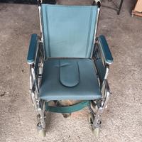 sedia a rotelle per wc e doccia 