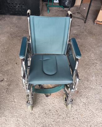 sedia a rotelle per wc e doccia 