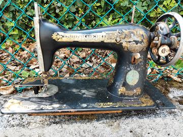 Vecchia macchina Singer da collezione