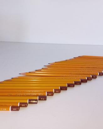 23 matite Koh-I-noor H,F,4H,5H,H,6H,3B