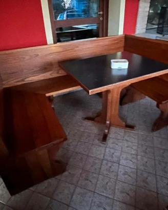 panche e tavoli in legno