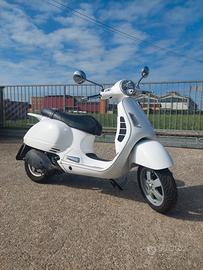 Vespa GT 125 bianca