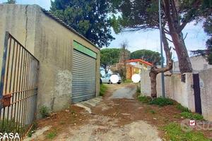 Locanda, terreno con ruderi e deposito