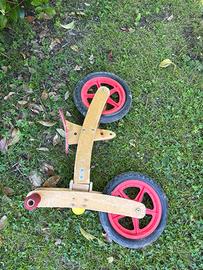 Bicicletta in legno per bambini senza pedali