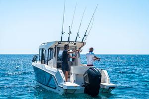 Barca cabinataQuicksilver/ Mercury 705 Pilothouse
