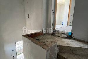 A fogliano villa a schiera d'angolo nuova