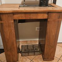 mobile con macchina da cucire 1954