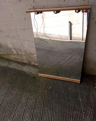 Specchio bagno con presa