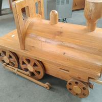 trenino giocattolo in legno