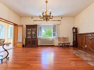Casa indipendente di 120 m² con 4 locali e posto a