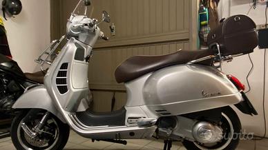 vespa GTS 300 70° anniversario