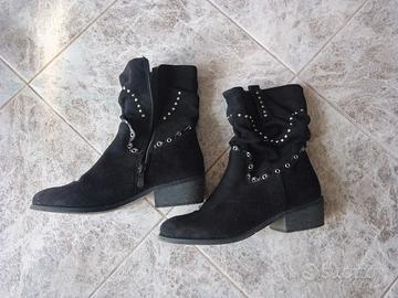 Stivaletti scamosciati neri