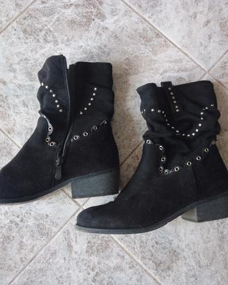 Stivaletti scamosciati neri