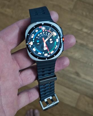 ultra smartwatch  in titanio