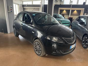 Lancia Ypsilon 1.0 Hybrid Silver
