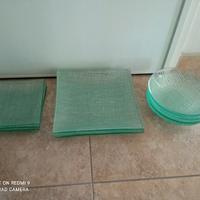 servito di piatti in vetro