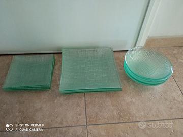 servito di piatti in vetro