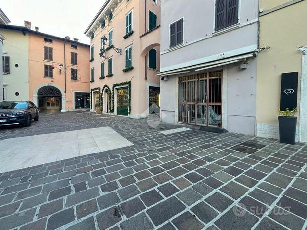 NEGOZIO A DESENZANO DEL GARDA