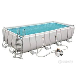 Piscina comleta di motore