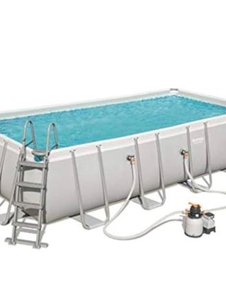 Piscina comleta di motore