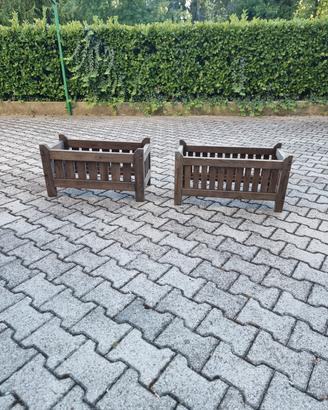 due fioriere da terrazzo o giardino 
