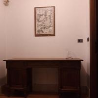 Antica scrivania in legno