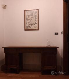 Antica scrivania in legno