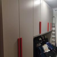 un armadio angolo gabina e armadio a ponte