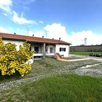 CASA SEMINDIPENDENTE A FANO
