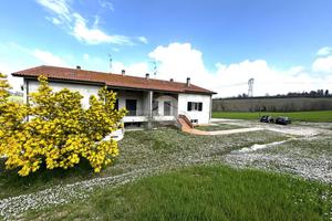 CASA SEMINDIPENDENTE A FANO