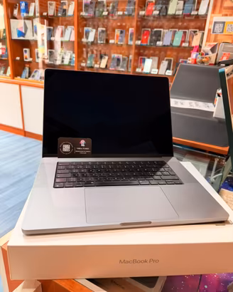 MacBook pro 13 2023 16GB RAM 1TB SSD M2 pro